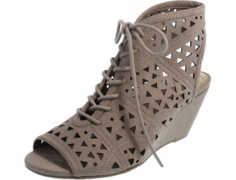 62% off Women's Kanyon Ghillie Wedge