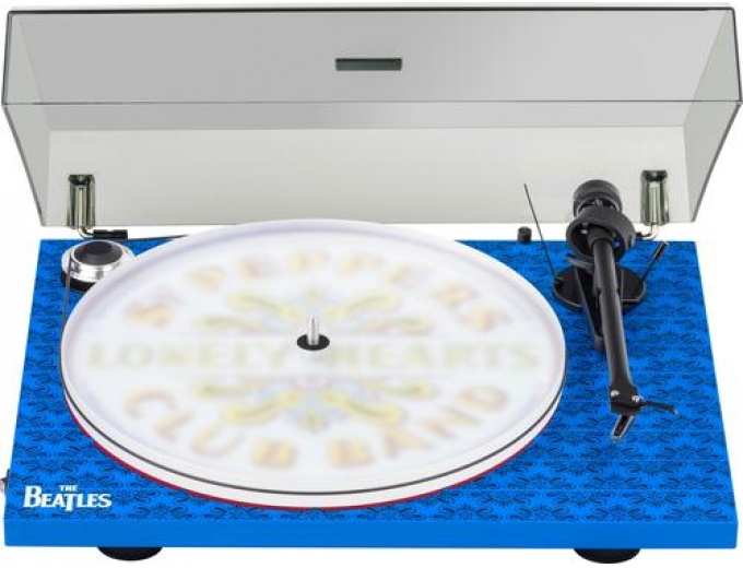 Pro-Ject Essential Turntable (Sgt. Pepper)